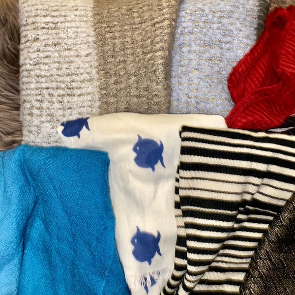 LIKE NEW Scarf Bundle ! - Picture 6 of 7